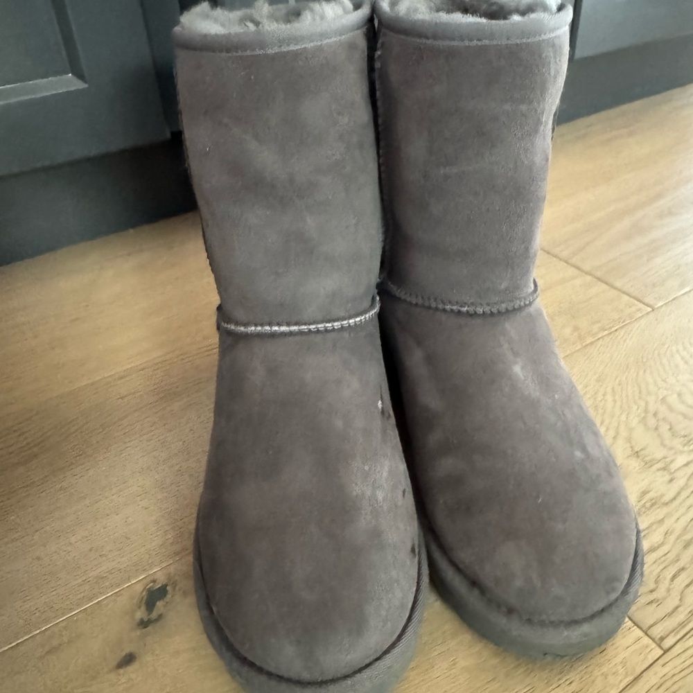 Grey Ugg Boots Size 8 Uggs